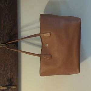 EUC Tori Burch pebbles leather tote